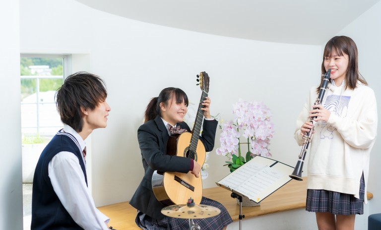 楽器が弾けなくてもOK！楽器が無くても大丈夫！自分に合ったコースを選べます