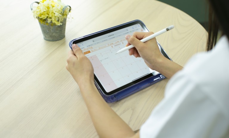 レポートはタブレットで解答・送信
