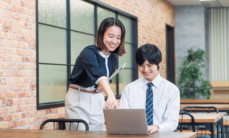 角川ドワンゴ学園S高等学校と提携。無理なく高卒資格を取得できます。