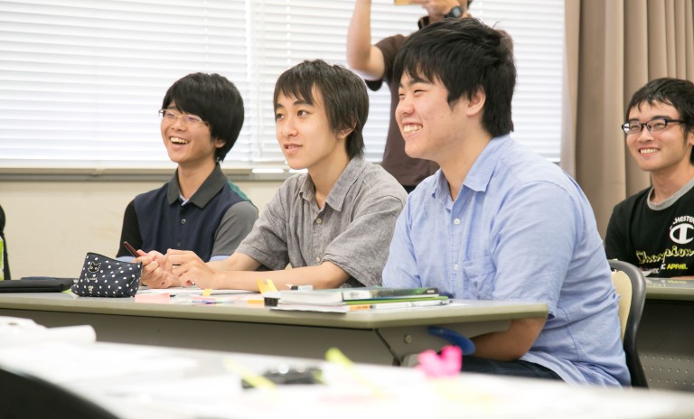 授業は年12日間！学校行事はありません。