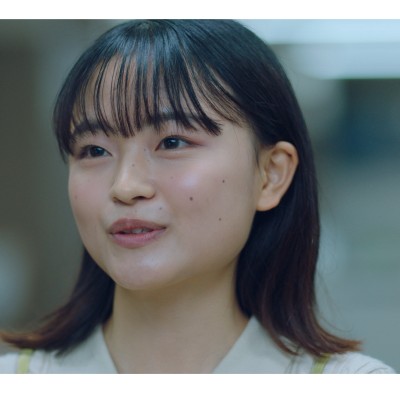 卒業生 小嶋 杏佳								