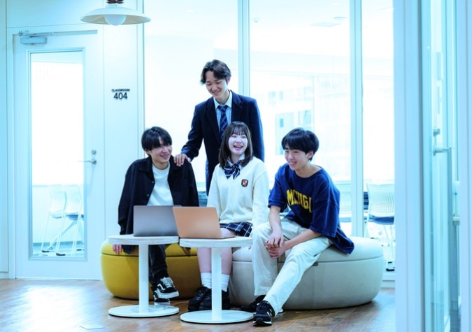 KADOKAWAドワンゴ情報⼯科学院 ⾼等部